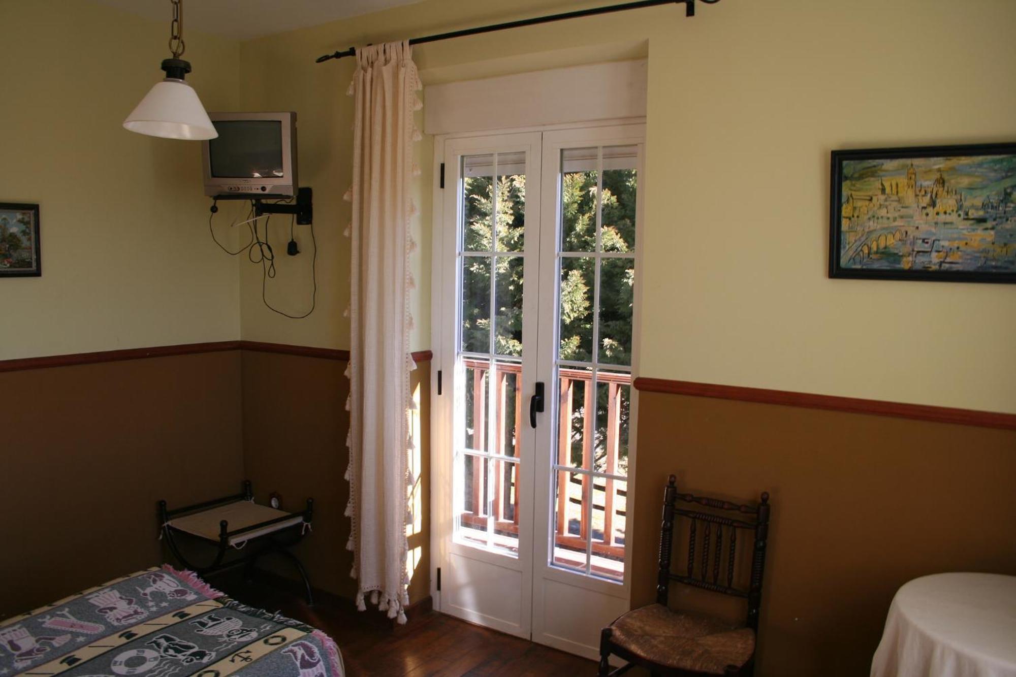 Гостевой дом La Casona De Collado Ойос-дель-Кольядо Экстерьер фото